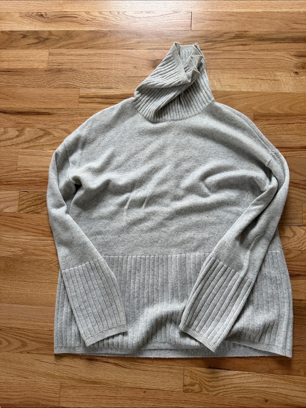 Saks Fifth Avenue Light Gray Cashmere Turtleneck Sweater